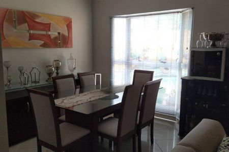 Casa à venda com 185m², 3 quartos e 4 vagas