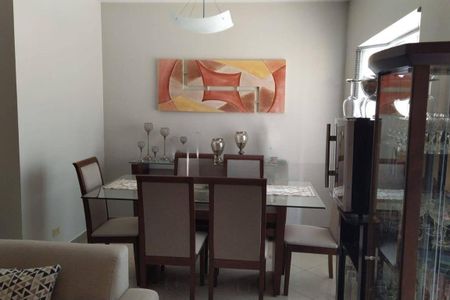 Casa à venda com 185m², 3 quartos e 4 vagas