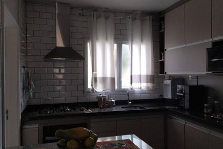 Casa à venda com 185m², 3 quartos e 4 vagas