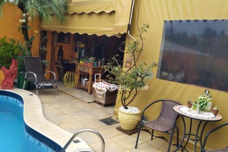 Casa à venda com 185m², 3 quartos e 4 vagas