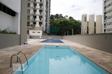 Apartamento à venda com 72m², 3 quartos e 1 vaga Apartamento à venda com 72m², 3 quartos e 1 vagaPiscina