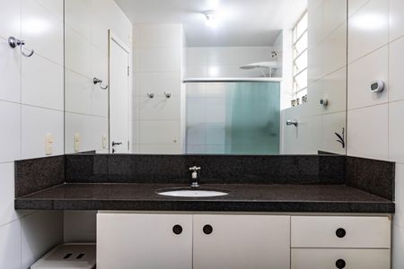 Apartamento para alugar com 140m², 4 quartos e 1 vaga Apartamento para alugar com 140m², 4 quartos e 1 vagaBanheiro Social