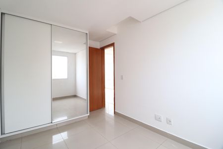 Apartamento para alugar com 2 quartos, 53m² em Jardim Inconfidência, Uberlândia
