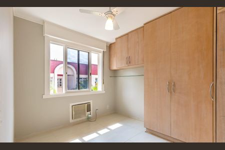 Quarto de apartamento à venda com 2 quartos, 70m² em Jardim do Salso, Porto Alegre