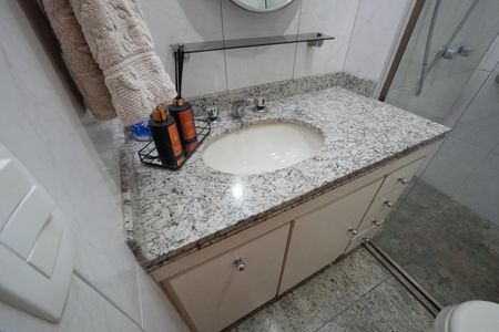 Apartamento à venda com 84m², 3 quartos e 2 vagasBanheiro