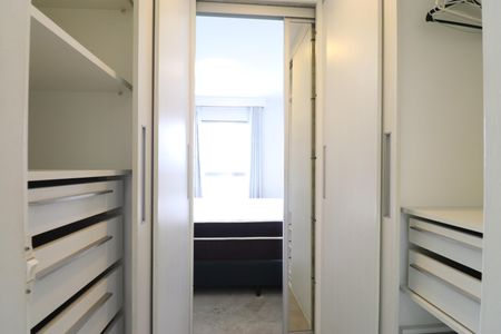 Apartamento para alugar com 74m², 2 quartos e 1 vagaCloset da suíte