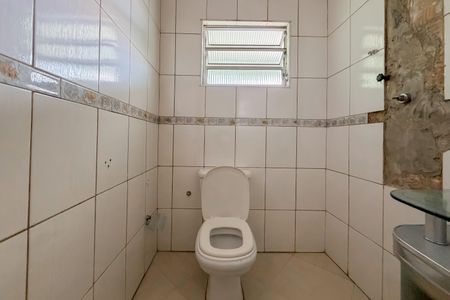 Casa à venda com 118m², 2 quartos e 1 vagaBanheiro Térreo