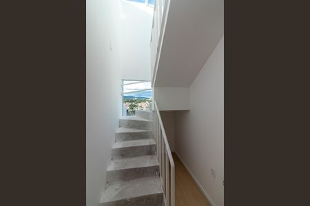 Apartamento para alugar com 80m², 1 quarto e sem vagaEscada