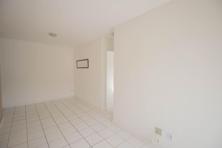 Sala de apartamento para alugar com 2 quartos, 50m² em Rio do Ouro, São Gonçalo
