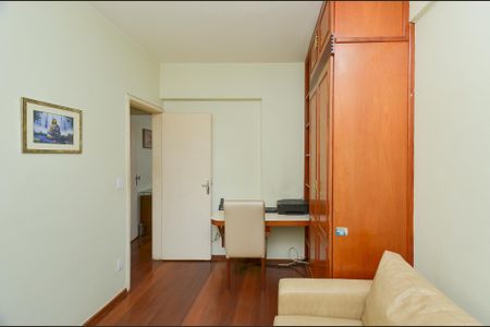 Quarto 1 de apartamento à venda com 2 quartos, 60m² em Santo Antônio, Belo Horizonte