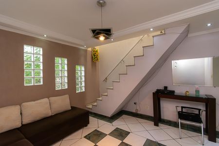 Casa para alugar com 180m², 2 quartos e 2 vagas Casa para alugar com 180m², 2 quartos e 2 vagasSala