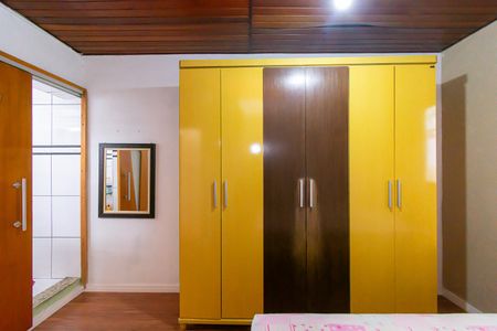 Casa para alugar com 180m², 2 quartos e 2 vagas Casa para alugar com 180m², 2 quartos e 2 vagasSuíte