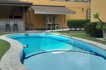 Casa à venda com 445m², 5 quartos e 6 vagas