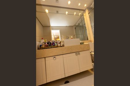 Apartamento à venda com 264m², 3 quartos e 4 vagasBanheiro da suite 1