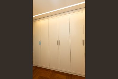 Apartamento à venda com 264m², 3 quartos e 4 vagasCloset da suíte 1