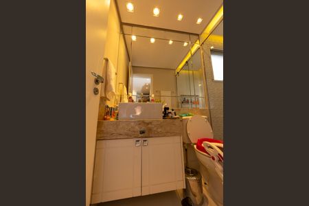 Apartamento à venda com 264m², 3 quartos e 4 vagasBanheiro da suíte 2