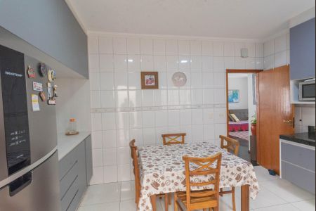 Casa à venda com 180m², 4 quartos e 3 vagas Casa à venda com 180m², 4 quartos e 3 vagasCozinha