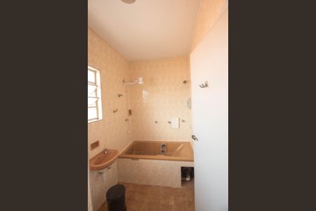 Casa à venda com 180m², 4 quartos e 3 vagas Casa à venda com 180m², 4 quartos e 3 vagasEdícula- Banheiro