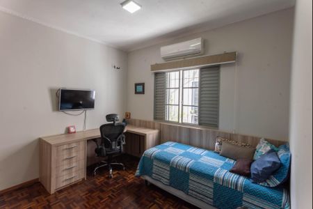 Casa à venda com 180m², 4 quartos e 3 vagas Casa à venda com 180m², 4 quartos e 3 vagasQuarto 2