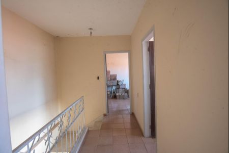 Casa à venda com 180m², 4 quartos e 3 vagas Casa à venda com 180m², 4 quartos e 3 vagasEdícula- Corredor