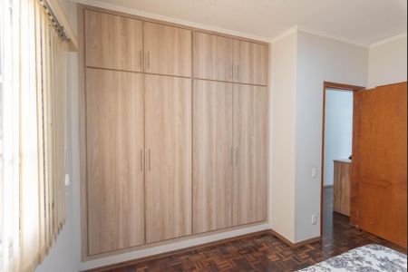 Casa à venda com 180m², 4 quartos e 3 vagas Casa à venda com 180m², 4 quartos e 3 vagasSuíte