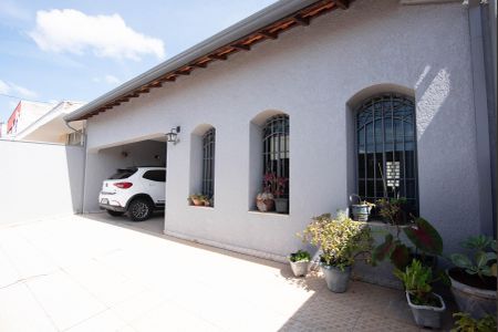 Casa à venda com 180m², 4 quartos e 3 vagas Casa à venda com 180m², 4 quartos e 3 vagasFachada