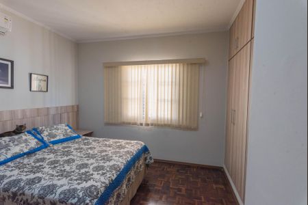 Casa à venda com 180m², 4 quartos e 3 vagas Casa à venda com 180m², 4 quartos e 3 vagasSuíte