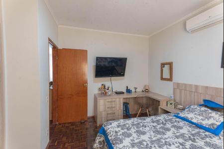 Casa à venda com 180m², 4 quartos e 3 vagas Casa à venda com 180m², 4 quartos e 3 vagasSuíte