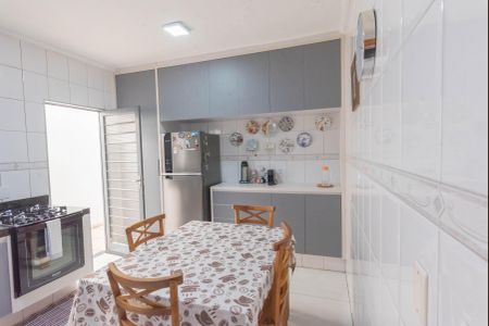 Casa à venda com 180m², 4 quartos e 3 vagas Casa à venda com 180m², 4 quartos e 3 vagasCozinha