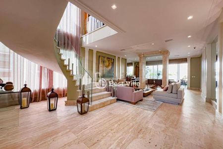 Casa à venda com 4 quartos, 600m² em Alphaville, Santana de Parnaíba