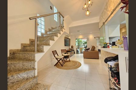 Sala de casa de condomínio para alugar com 3 quartos, 150m² em Alto da Boa Vista, São Paulo