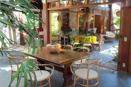 Casa à venda com 720m², 5 quartos e 9 vagas