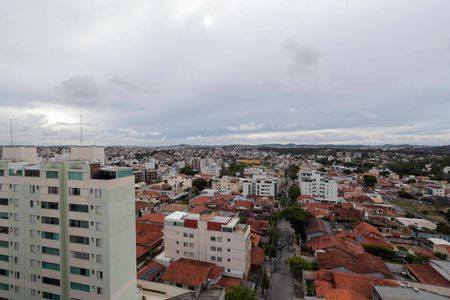 Apartamento à venda com 70m², 3 quartos e 2 vagas Apartamento à venda com 70m², 3 quartos e 2 vagasVista da varanda da sala