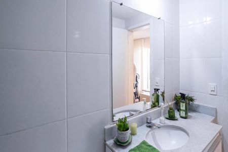 Apartamento à venda com 70m², 3 quartos e 2 vagas Apartamento à venda com 70m², 3 quartos e 2 vagasBanheiro social