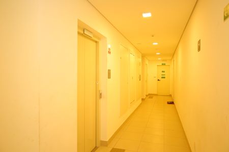Apartamento para alugar com 33m², 2 quartos e sem vagaÁrea comum - Saguão do andar