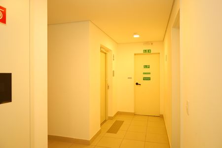 Apartamento para alugar com 33m², 2 quartos e sem vagaÁrea comum - Saguão do andar