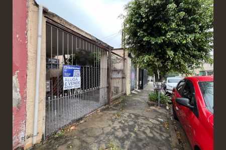 Casa para alugar com 158m², 5 quartos e 1 vaga Casa para alugar com 158m², 5 quartos e 1 vagaFachada