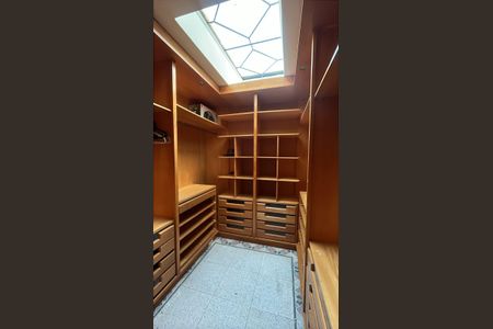 Casa para alugar com 300m², 4 quartos e 3 vagasCloset