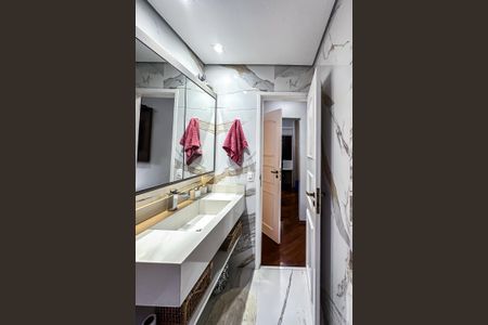 Apartamento à venda com 123m², 4 quartos e 2 vagasBanheiro da Suíte