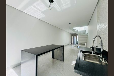 Casa à venda com 135m², 3 quartos e 2 vagas