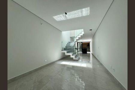 Casa à venda com 135m², 3 quartos e 2 vagas