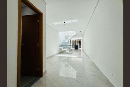 Casa à venda com 135m², 3 quartos e 2 vagas