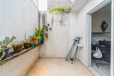 Casa à venda com 103m², 2 quartos e 1 vaga Casa à venda com 103m², 2 quartos e 1 vagaQuintal Fundos