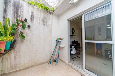 Casa à venda com 103m², 2 quartos e 1 vaga Casa à venda com 103m², 2 quartos e 1 vagaQuintal Fundos