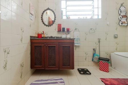 Casa à venda com 149m², 3 quartos e 2 vagasBanheiro