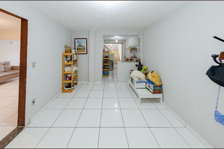 Casa à venda com 303m², 3 quartos e 2 vagasQuarto de serviço