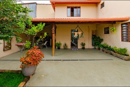 Casa à venda com 303m², 3 quartos e 2 vagasÁrea externa