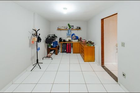 Casa à venda com 303m², 3 quartos e 2 vagasQuarto de serviço