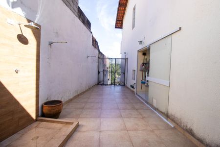 Casa para alugar com 70m², 2 quartos e 1 vagaQuintal 