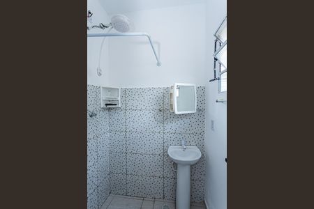 Banheiro de casa para alugar com 1 quarto, 60m² em Vila Mangalot, São Paulo